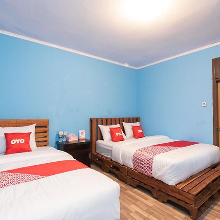 Oyo 1852 Intan Bromo Homestay Пасуруан Екстериор снимка