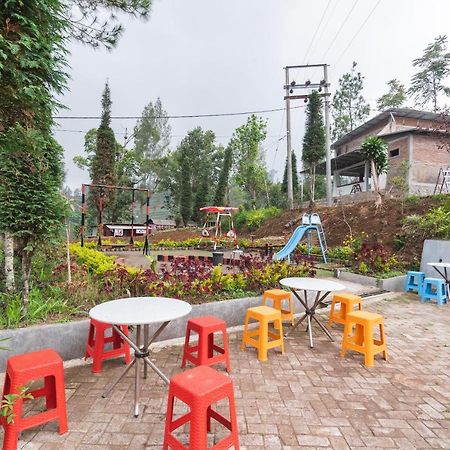 Oyo 1852 Intan Bromo Homestay Пасуруан Екстериор снимка