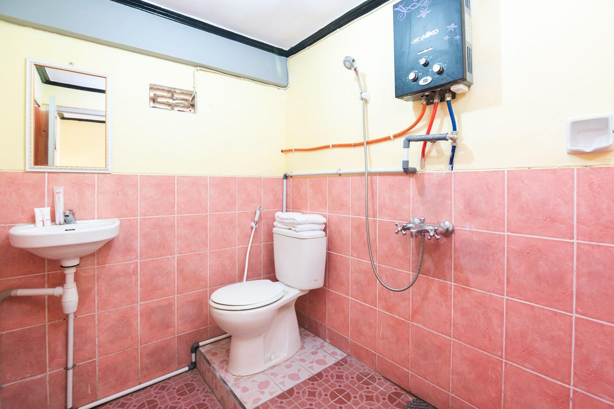 Oyo 1852 Intan Bromo Homestay Пасуруан Екстериор снимка