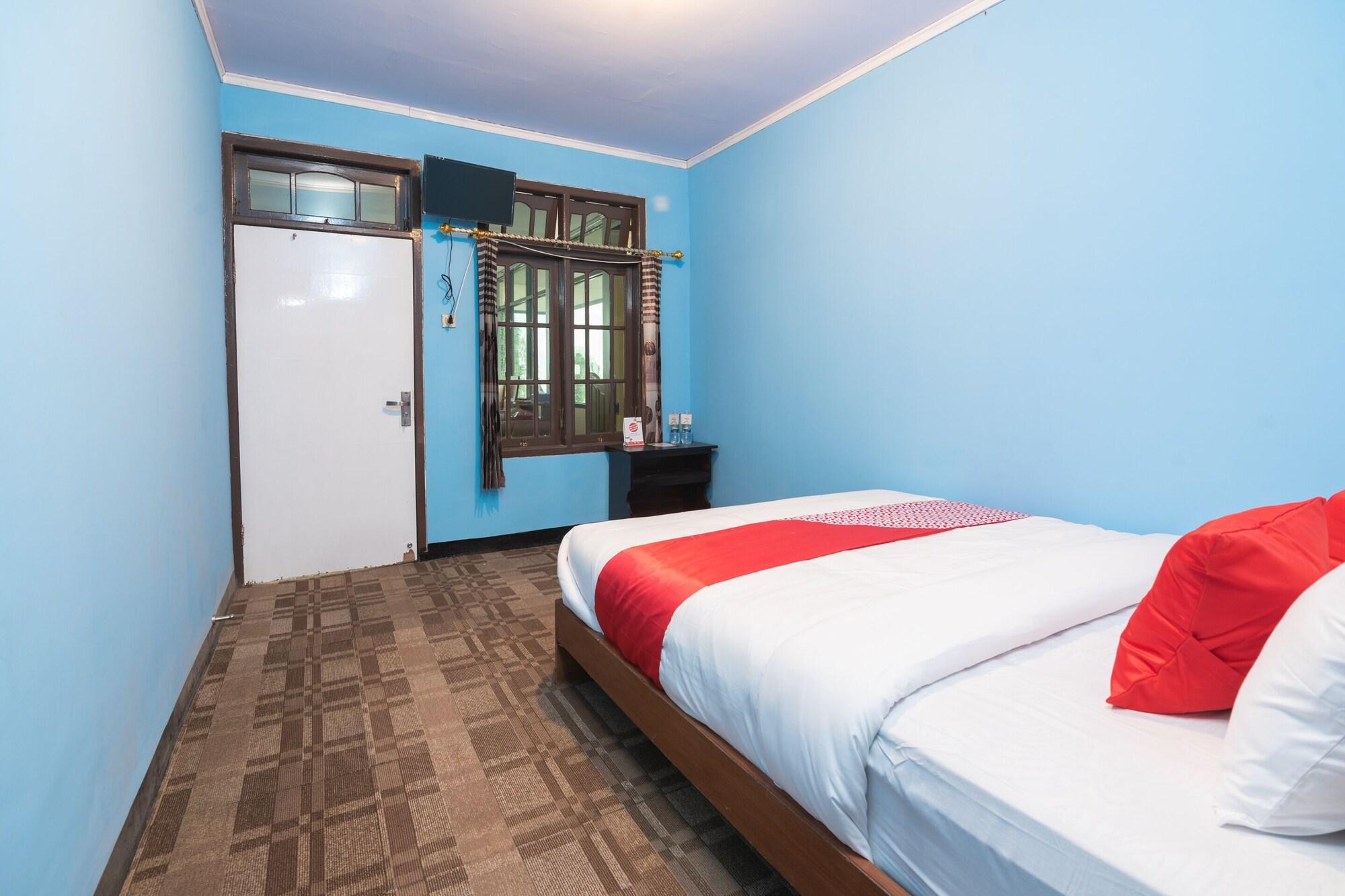 Oyo 1852 Intan Bromo Homestay Пасуруан Екстериор снимка