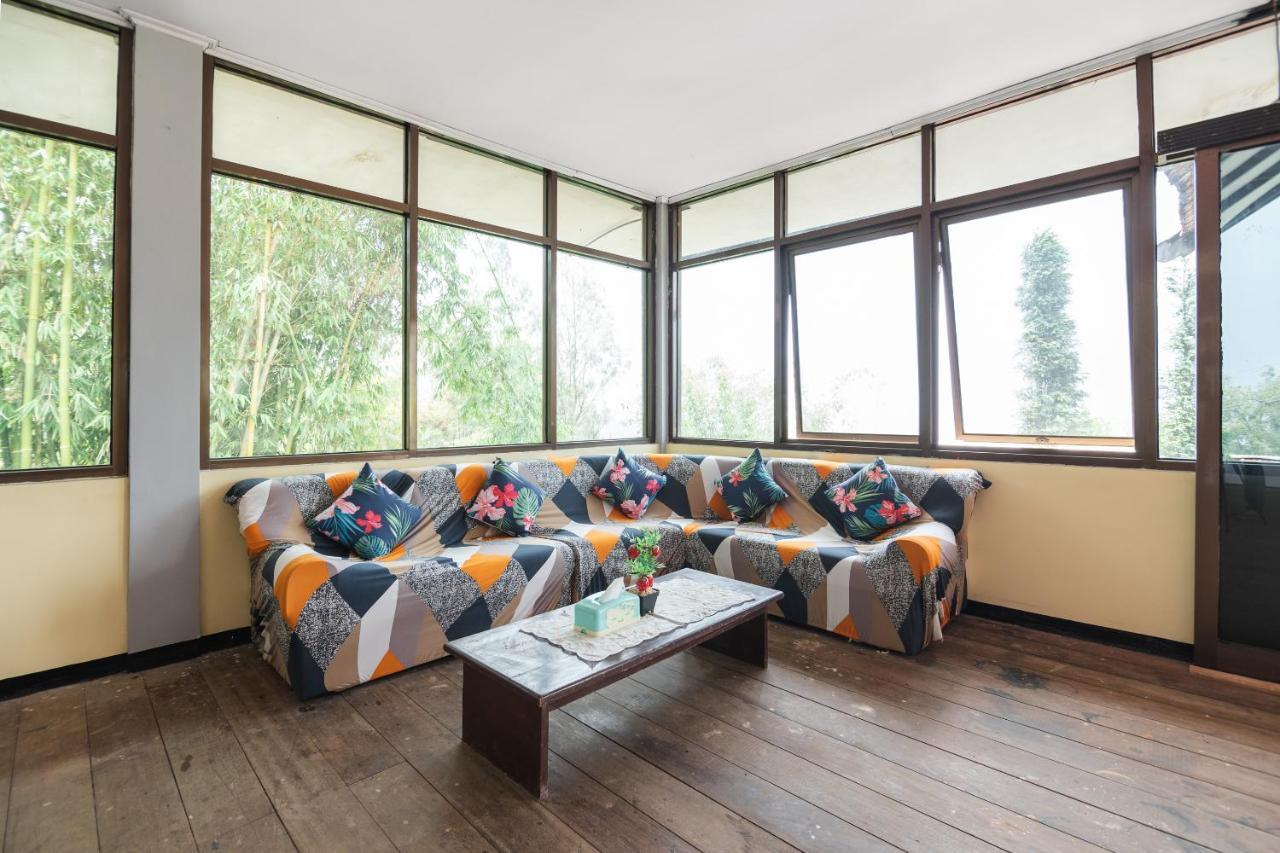 Oyo 1852 Intan Bromo Homestay Пасуруан Екстериор снимка