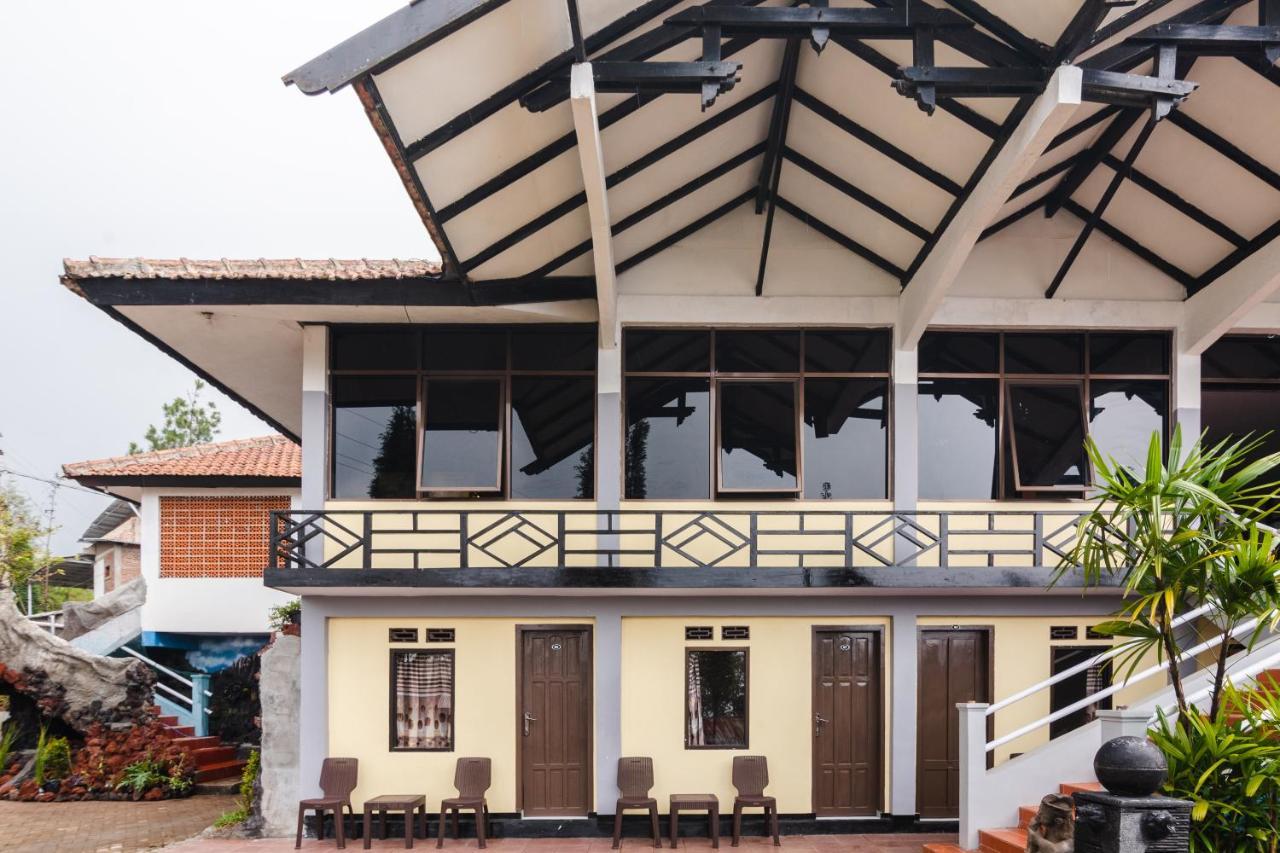 Oyo 1852 Intan Bromo Homestay Пасуруан Екстериор снимка