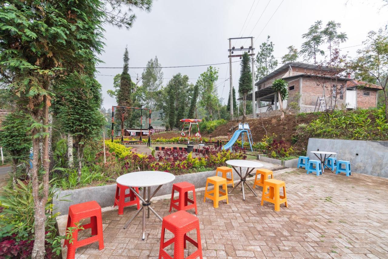 Oyo 1852 Intan Bromo Homestay Пасуруан Екстериор снимка