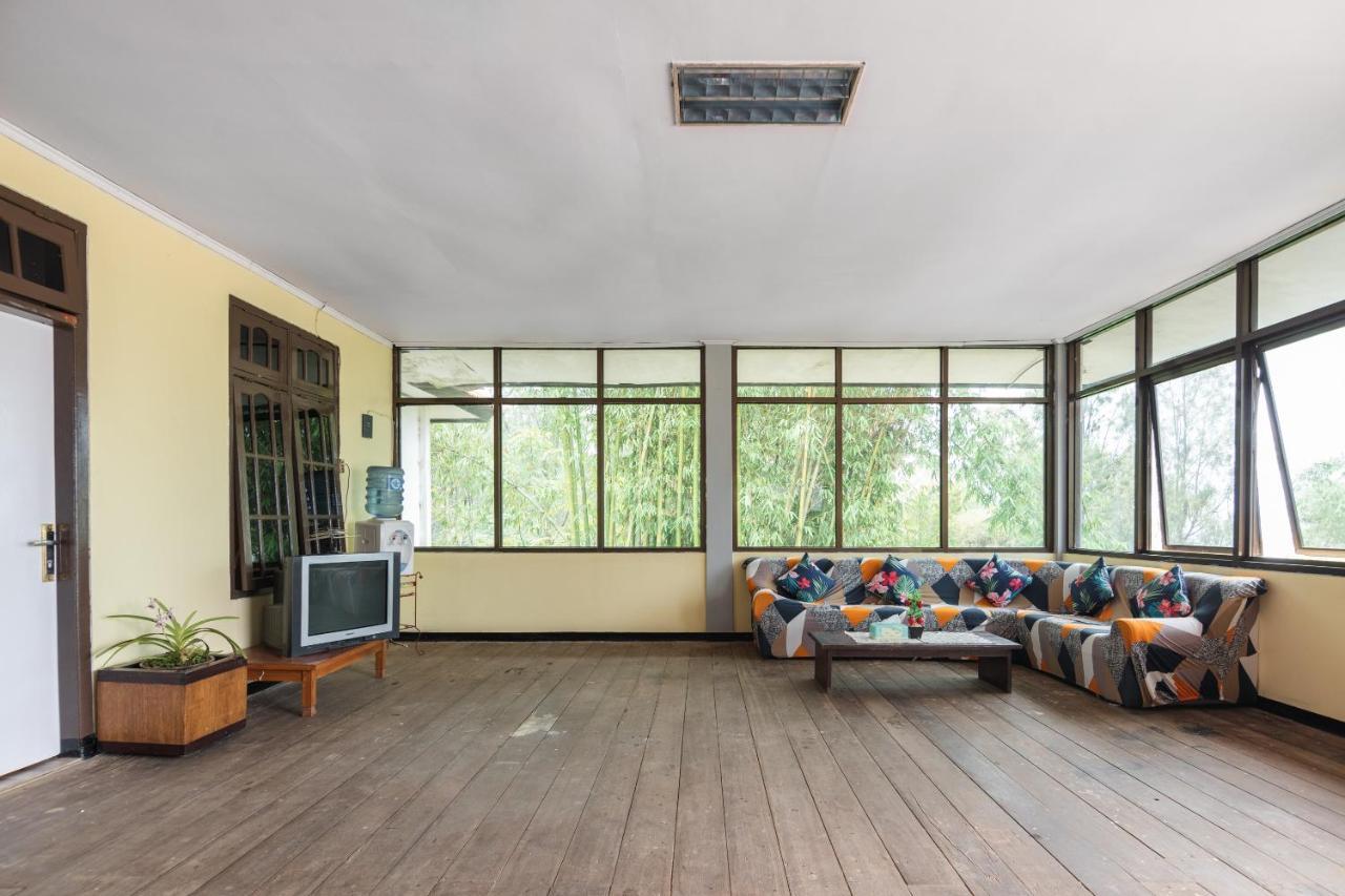 Oyo 1852 Intan Bromo Homestay Пасуруан Екстериор снимка