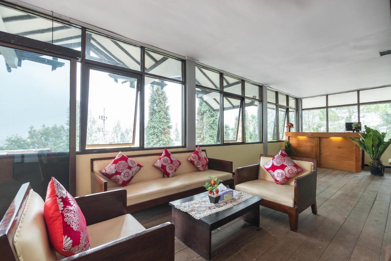 Oyo 1852 Intan Bromo Homestay Пасуруан Екстериор снимка